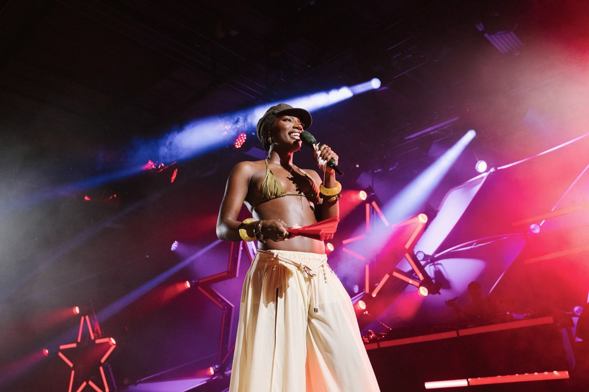 Voir de près Doechii, Robyn et Jamie xx à Los Angeles