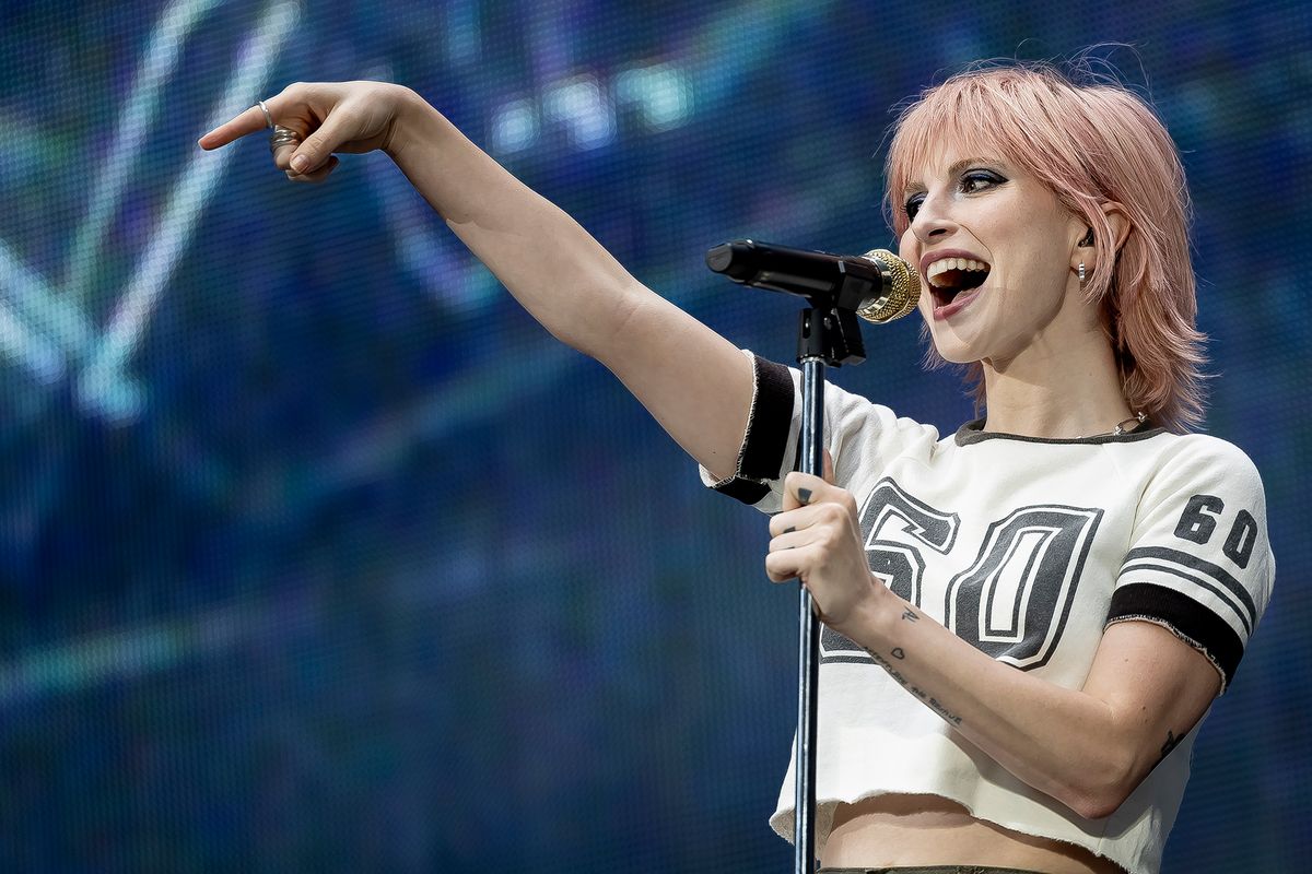 Hayley Williams Is Glad Paramore Doesn’t Have to Deal With ‘Lame’ Pop Girl Stan Wars