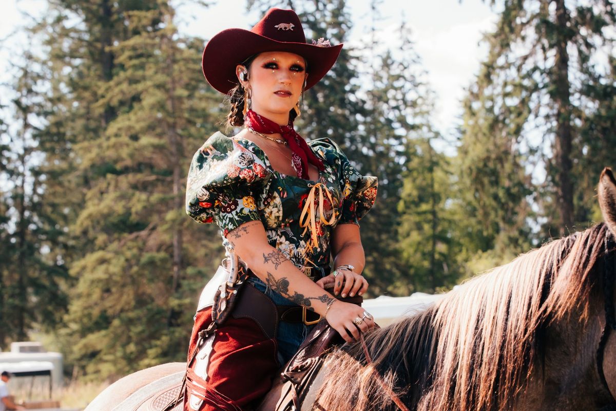 Sierra Ferrell Arrives on Horseback, Jams With Billy Strings at Under the Big Sky Fest 2024
