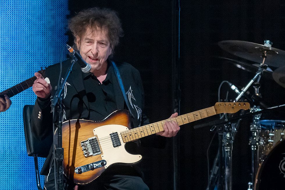 Watch Bob Dylan Perform ‘Rainy Day Women #12 & 35’ For First Time Since 2016