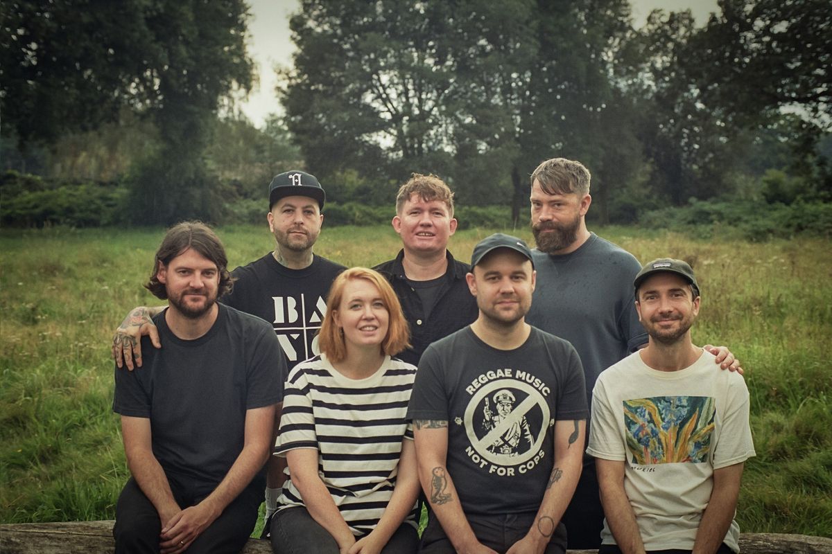 Los Campesinos! prouve que de grandir, c'est pas l'enfer