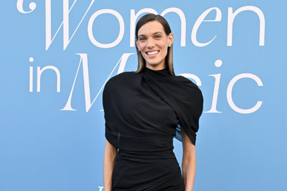 Charlotte Cardin reçoit le trophée «Women in Music» à Los Angeles