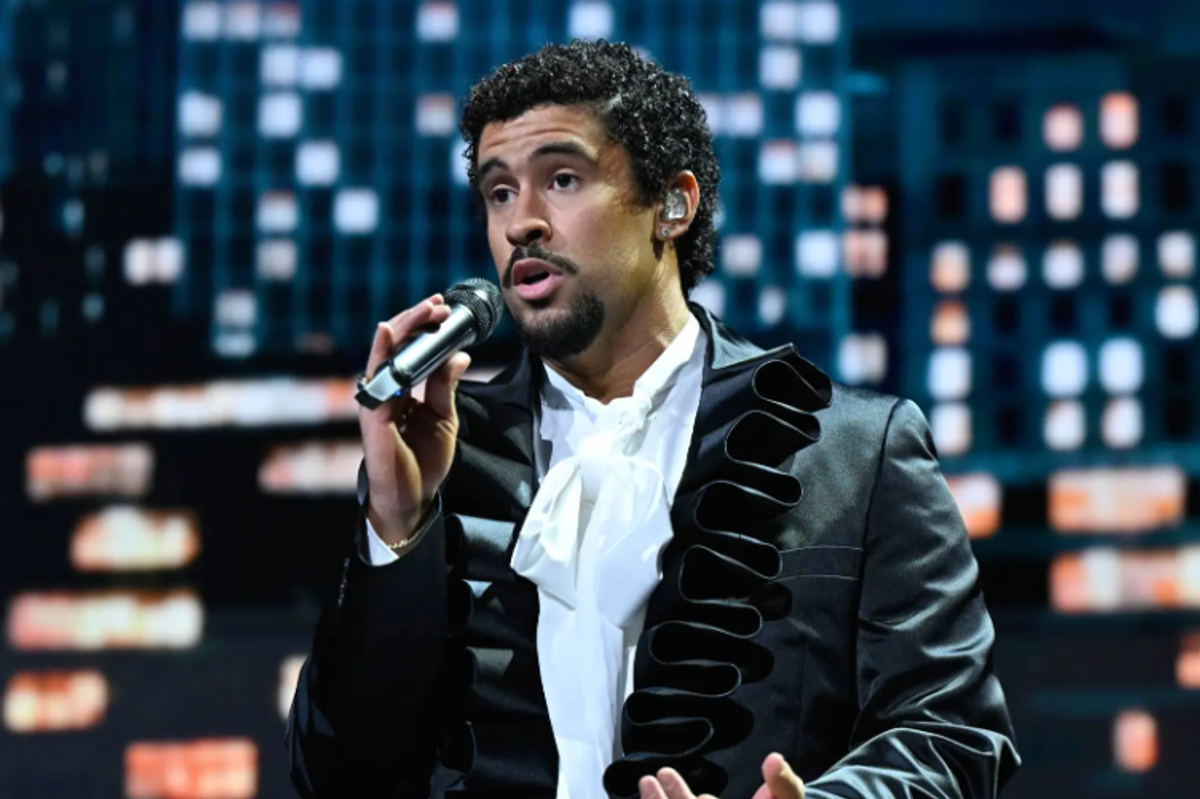 Bad Bunny s’en prend aux «fils de pute» d’agents de l’ICE à Porto Rico