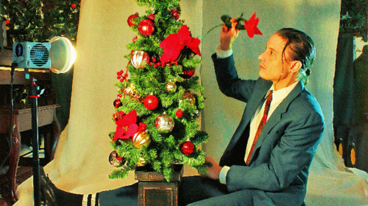 Elliot Maginot présente «Holy», une nouvelle chanson de Noël