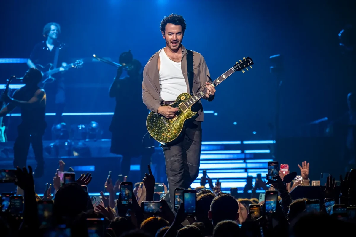 Kevin Jonas avait «presque tout perdu» avant la réunion des Jonas Brothers