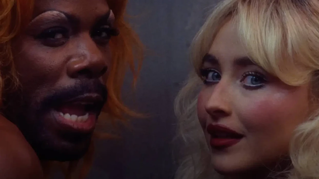 Sabrina Carpenter dévoile le clip de «Tears», avec Colman Domingo en drag
