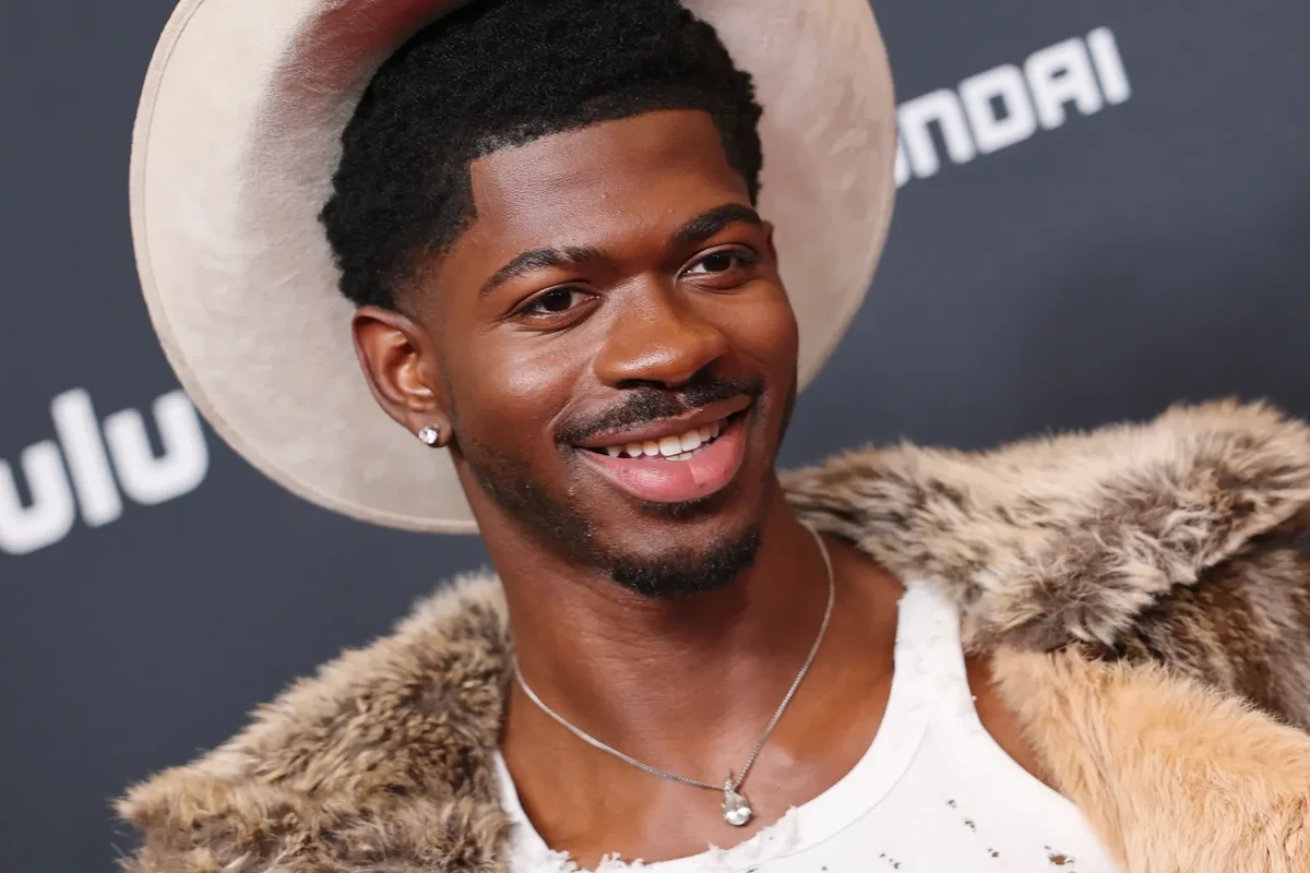 Le père de Lil Nas X blâme «la célébrité» pour l'arrestation de son fils