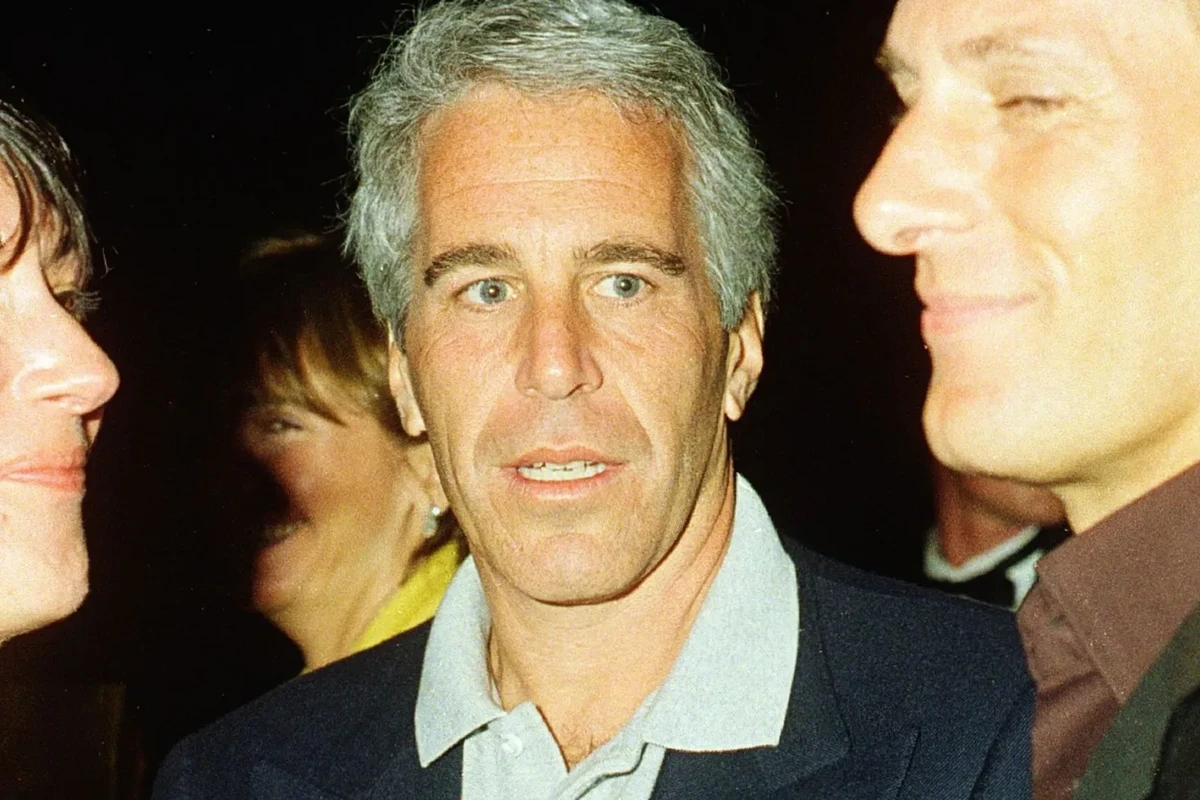 C'est comment, s'appeler Jeffrey Epstein? Trois hommes nous en parlent