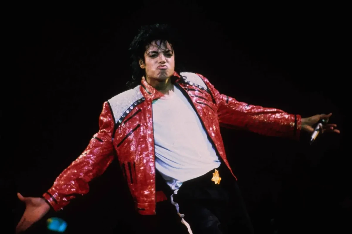 Michael Jackson est le premier artiste à atteindre le top 10 dans 6 décennies différentes